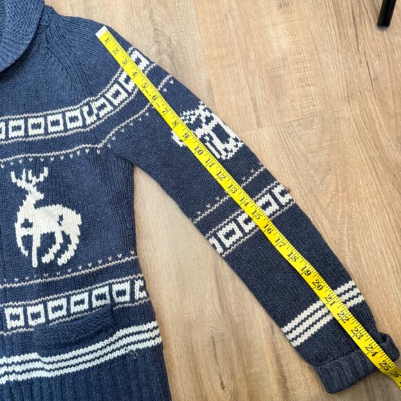 Aritzia TNA Sea to Sky Blue Deer Motif Cowichan Cardigan Sweater Lambswool L - Picture 9 of 10